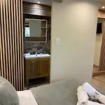 Maranatha, Front De Avec 公寓式酒店