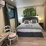 Lejlighedshotel Maranatha, Front De Avec