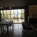Maranatha, Front De Avec 4*
