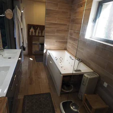 Maranatha, Front De Avec 4*