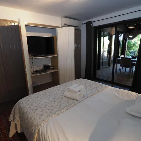 Maranatha, Front De Avec 公寓式酒店 4*