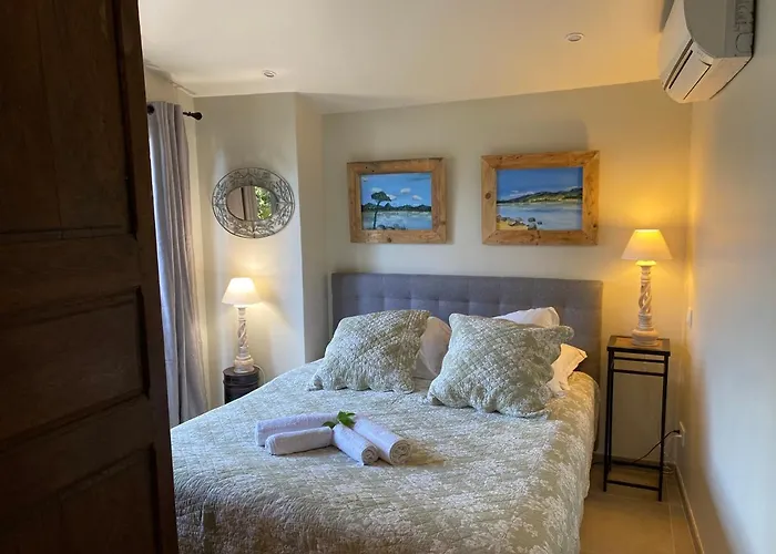 Maranatha, Front De Avec 公寓式酒店 4*