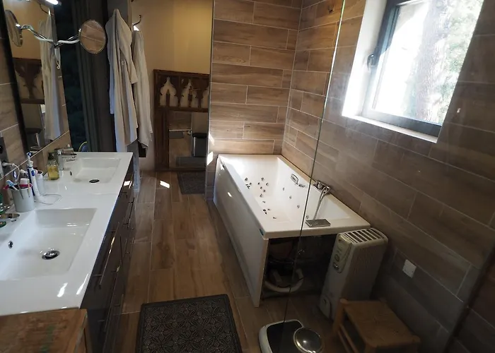 Maranatha, Front De Avec 4*